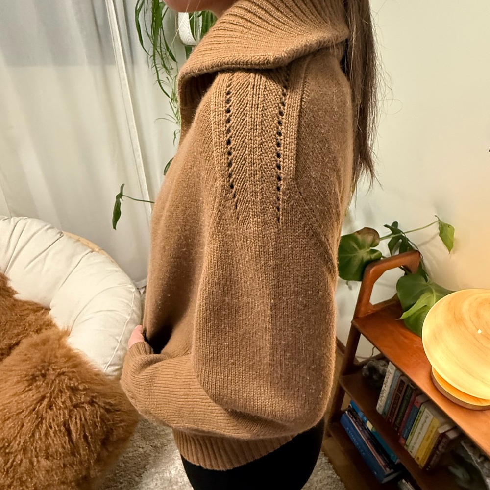 Cashmere Tan V-Neck Sweater with Pockets - Picture 7 of 14